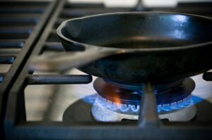 Preheating cast iron skillet